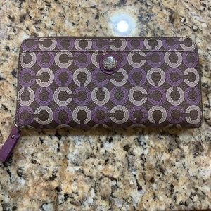 Coach wallet: like new used twice